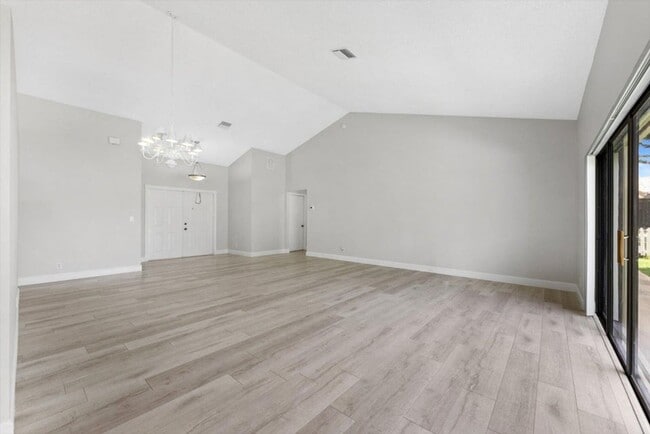 Building Photo - 5809 Sun Pointe Cir