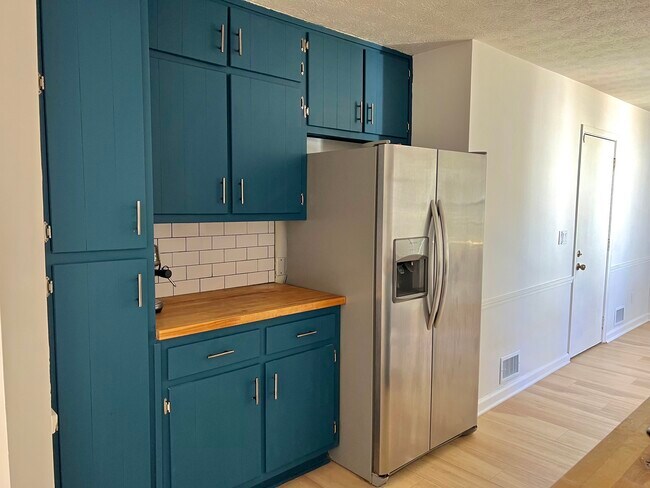 Building Photo - 2502 Wildrose Cir