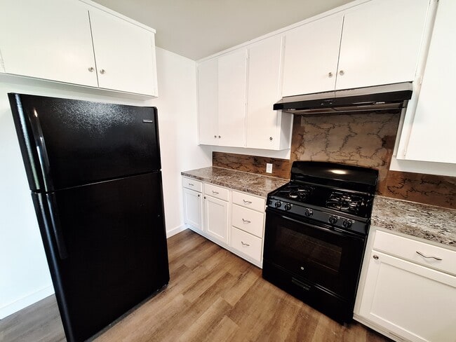 Building Photo - 907 Jefferis Ave