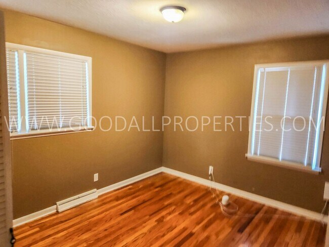 Building Photo - Charming 4-Bedroom Ranch in West Des Moines with a fenced in yard and a finished basement!!