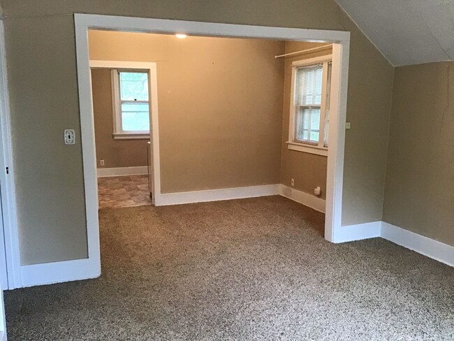 Building Photo - Upper Level Duplex- 2 Bedroom 1 Bath  Morr...