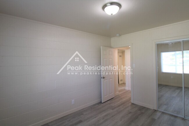 Building Photo - 4801 Valletta Way