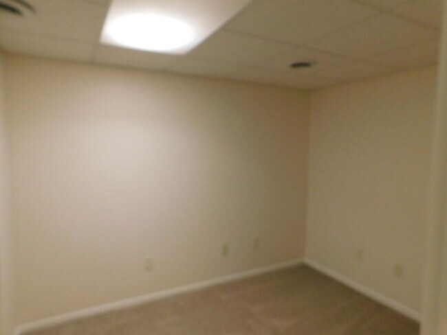 Building Photo - 490 Liberty Pointe Dr