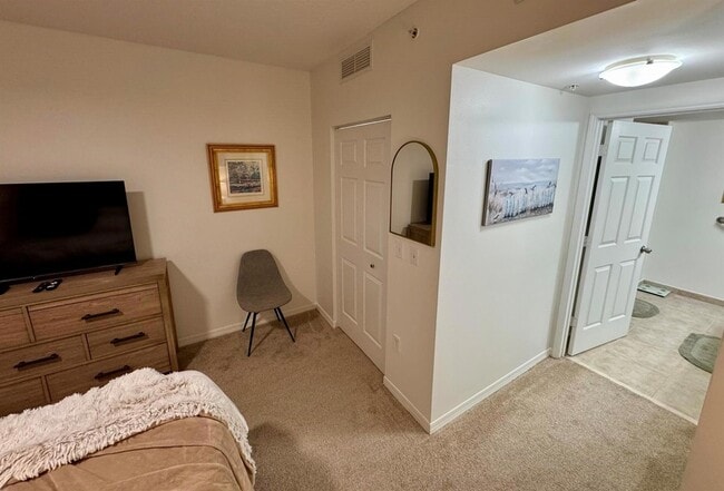 Building Photo - 625 Casa Loma Blvd