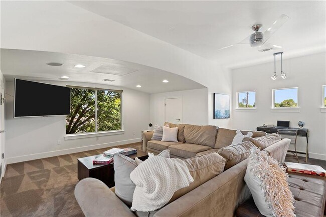 Building Photo - 5010 Finley Dr