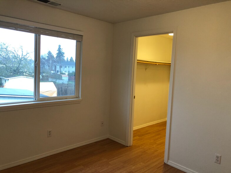 Building Photo - 4225 Mahrt Ave SE