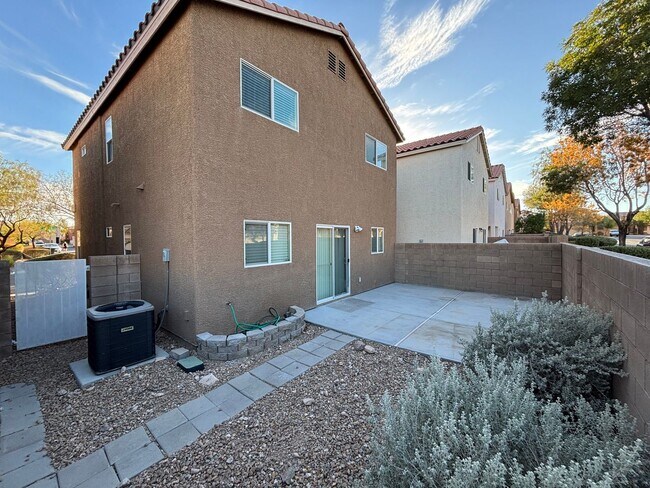 Building Photo - Gorgeous 3Bed/2.5Bath, 2-Story Home located in the SW part of the valley