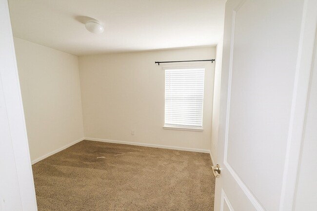 Building Photo - 612 Stampede Ln