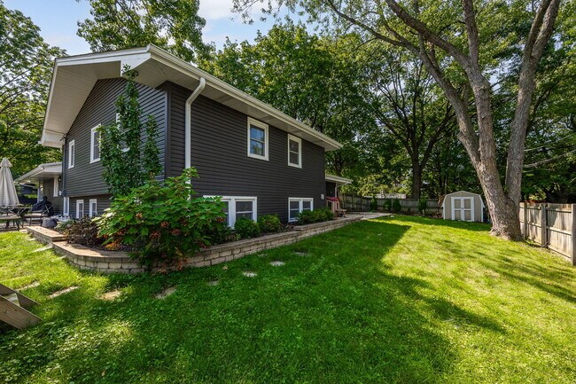 Building Photo - 1024 Catalpa Ln