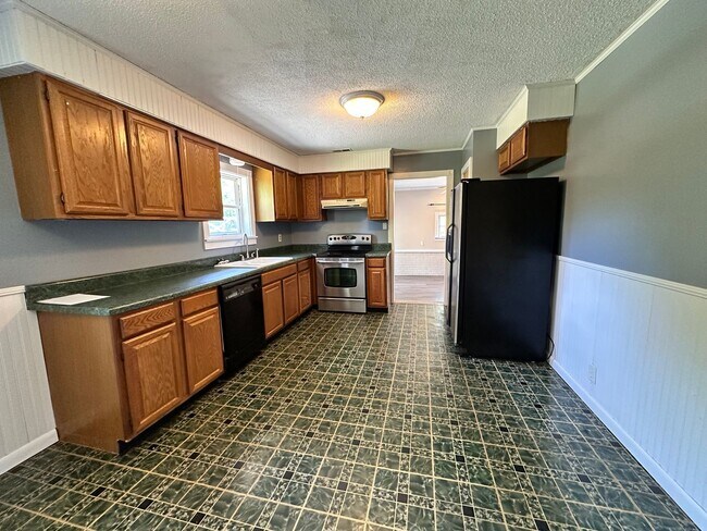 Building Photo - Exclusively Offered By Muse Realty Rentals...