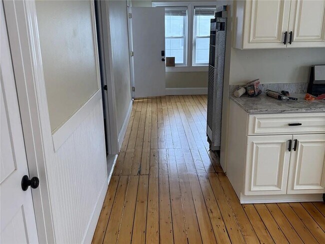 Building Photo - 16 Tecumseh St