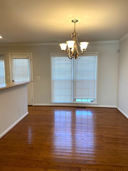 Building Photo - 336 Oak Leaf Cir