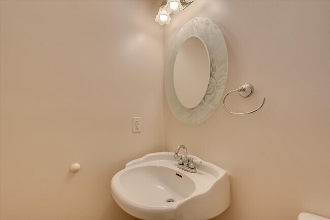 Building Photo - 106 Riverbend Dr