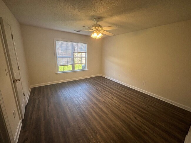 Building Photo - 3904 Palmer Dr