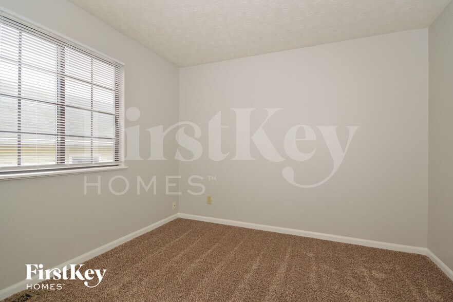 Building Photo - 4030 Harmony Dr