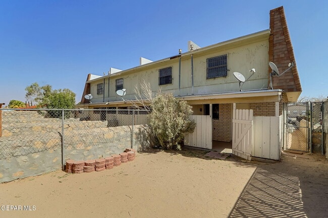 Building Photo - 3017 E Glen Dr