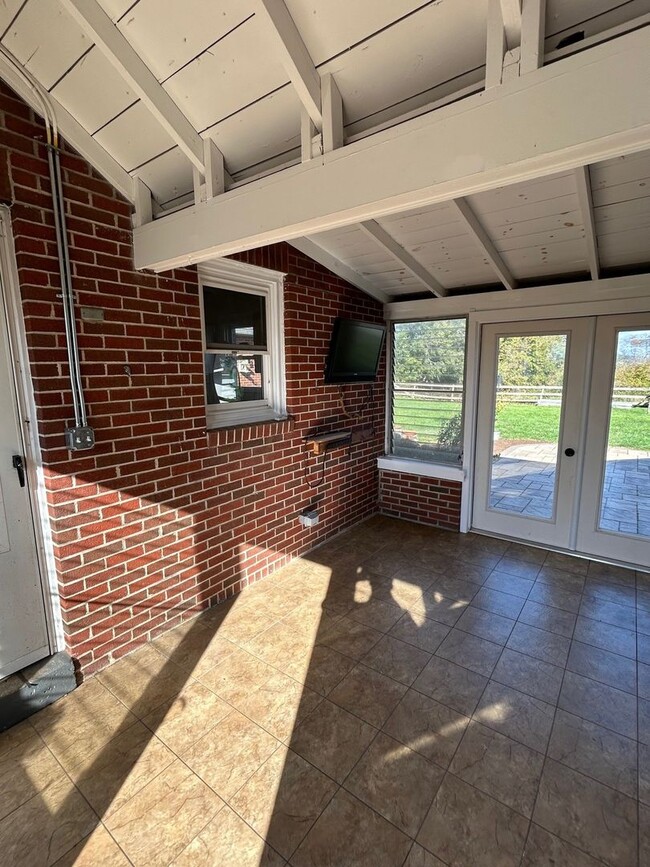 Building Photo - Remodeled rancher just outside of Frederick with stunning mountain views ready for you!