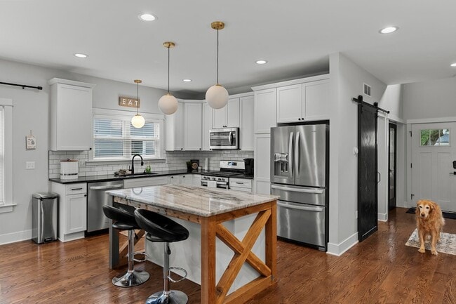 Building Photo - 718 N Alexander Ave