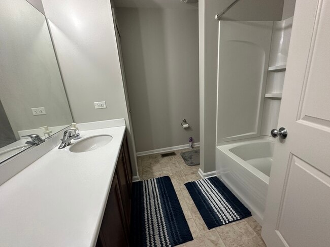 Building Photo - 482 Grosvenor Ln