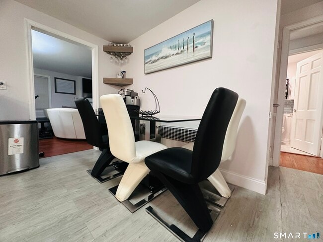 Building Photo - 37 Weed St