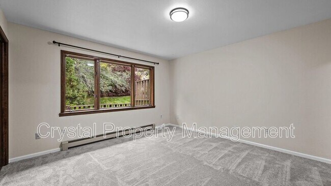 Building Photo - 1001 Walz Ave