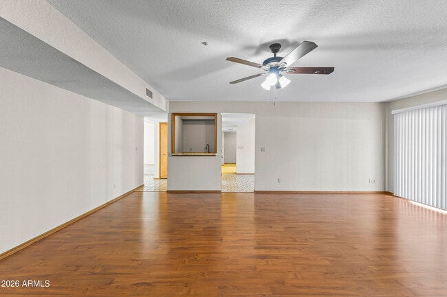 Building Photo - 1306 E La Vieve Ln