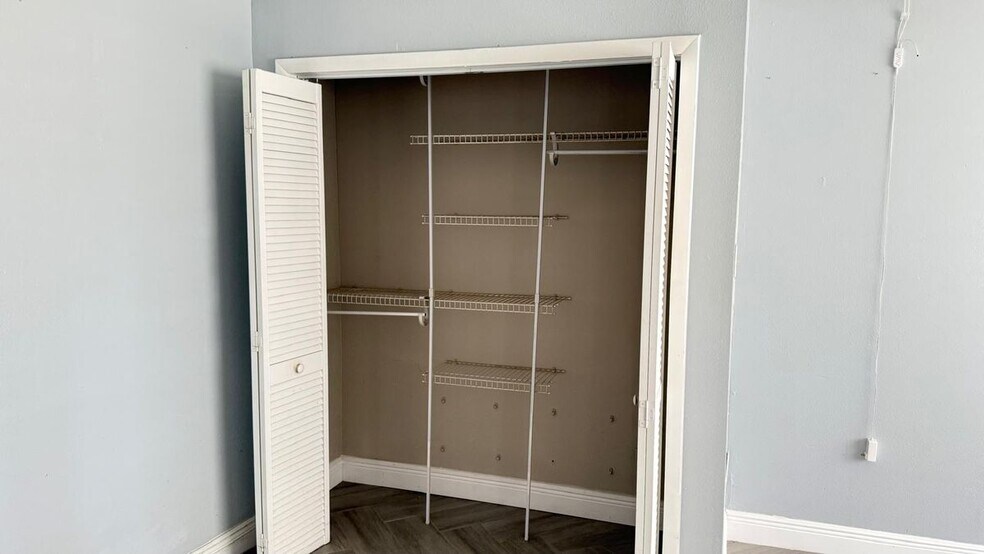 Building Photo - 1760 Tee Dee Ln