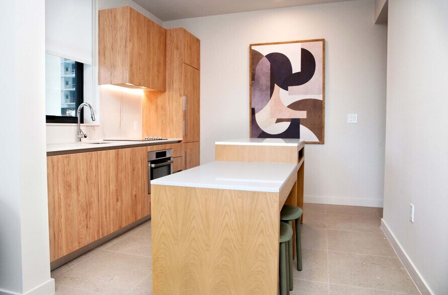 Building Photo - 11 NE 6th St