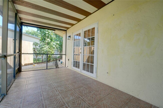 Building Photo - 2401 SW 58th Manor