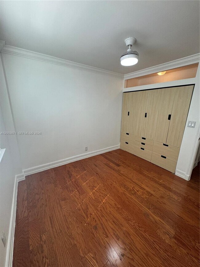 Building Photo - 3920 Woodside Dr