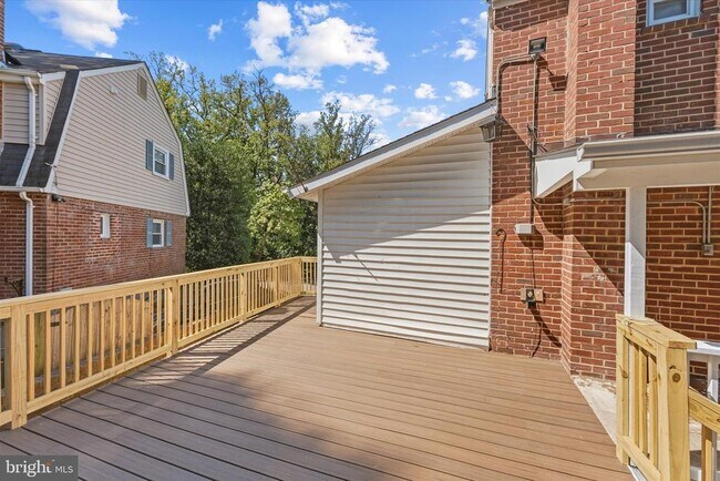 Building Photo - 9 N Greenbrier St