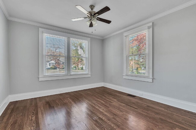 Building Photo - Stylish 2-Bed, 2-Bath Residence with Moder...