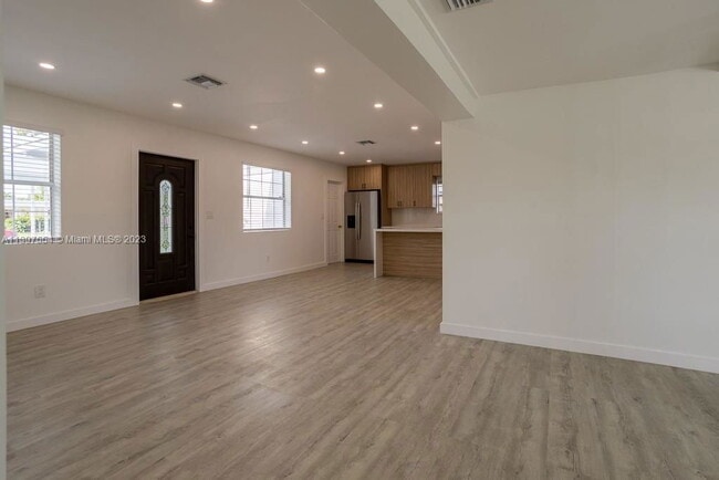 Building Photo - Hope Street, Hollywood, FL 33024 - 4 BR 2 BA Single-Family Home