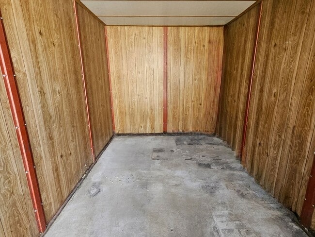 Building Photo - **Charming 3-Bedroom Home in Burbank Rancho**