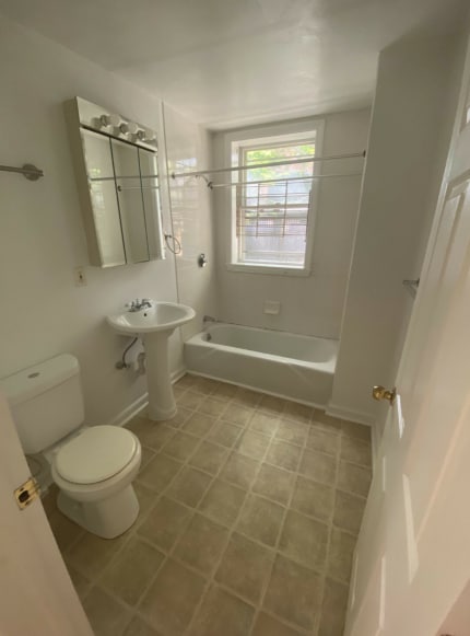 Building Photo - 15 Centre St