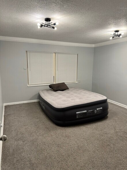 Building Photo - 5500 Chalmers St