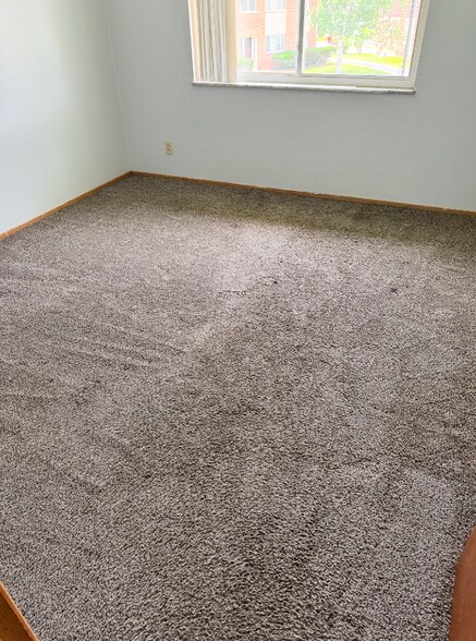 Building Photo - 715 Thompson Dr