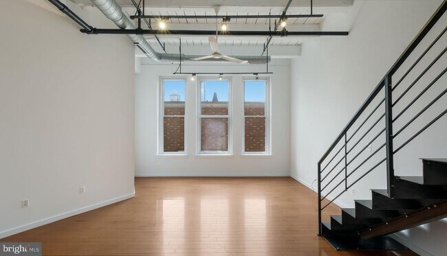 Building Photo - 1027 Arch St