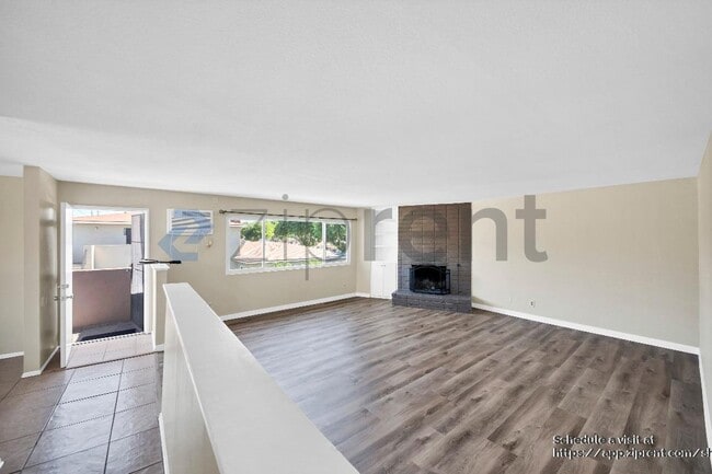 Building Photo - 2543 Hayes Dr