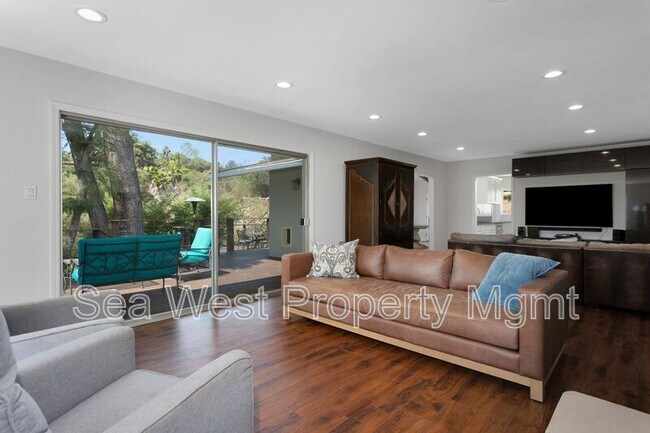 Building Photo - 3267 Bernardo Ln