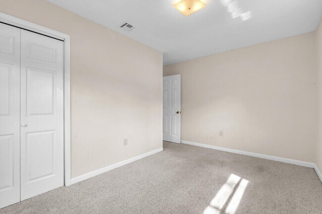 Building Photo - Updated Kitchen and Oversized Yard!