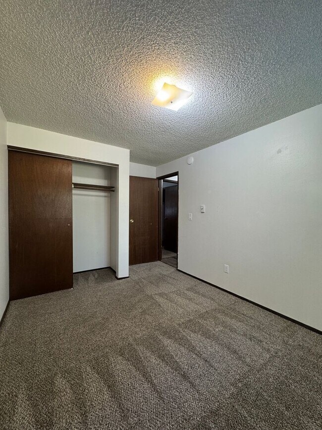 Building Photo - 1204 N B St
