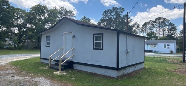 Building Photo - 1130 Charlie Dr