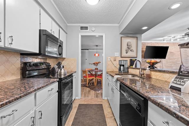 Building Photo - 5924 Birchbrook Dr