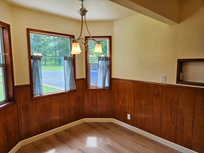 Building Photo - 3Bd/2Ba Single Story House - For Viewing!