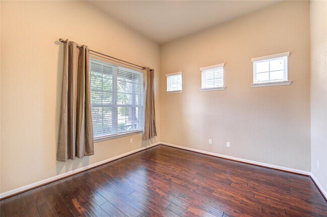 Building Photo - 6907 Stevenson Dr