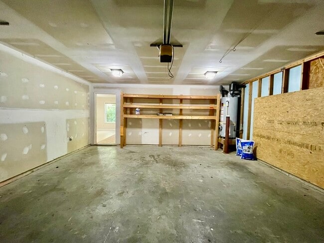 Building Photo - 806 Northwood Hills Ave