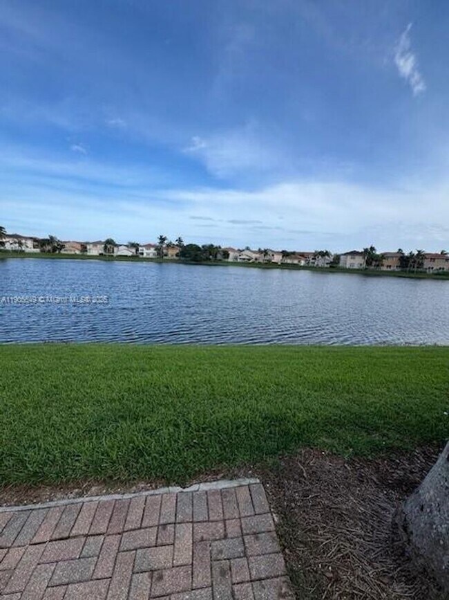 Building Photo - 1140 Lidflower St