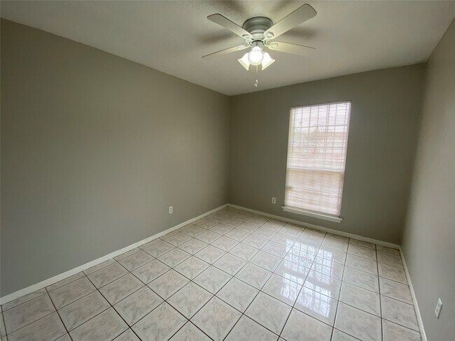 Building Photo - 12730 Labelle Ln