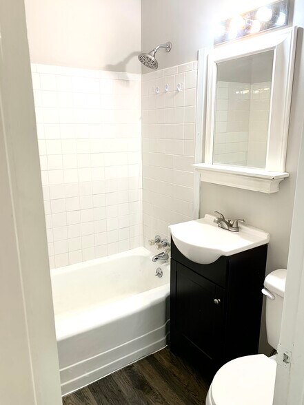 Bath - 1601 Faulders Ln